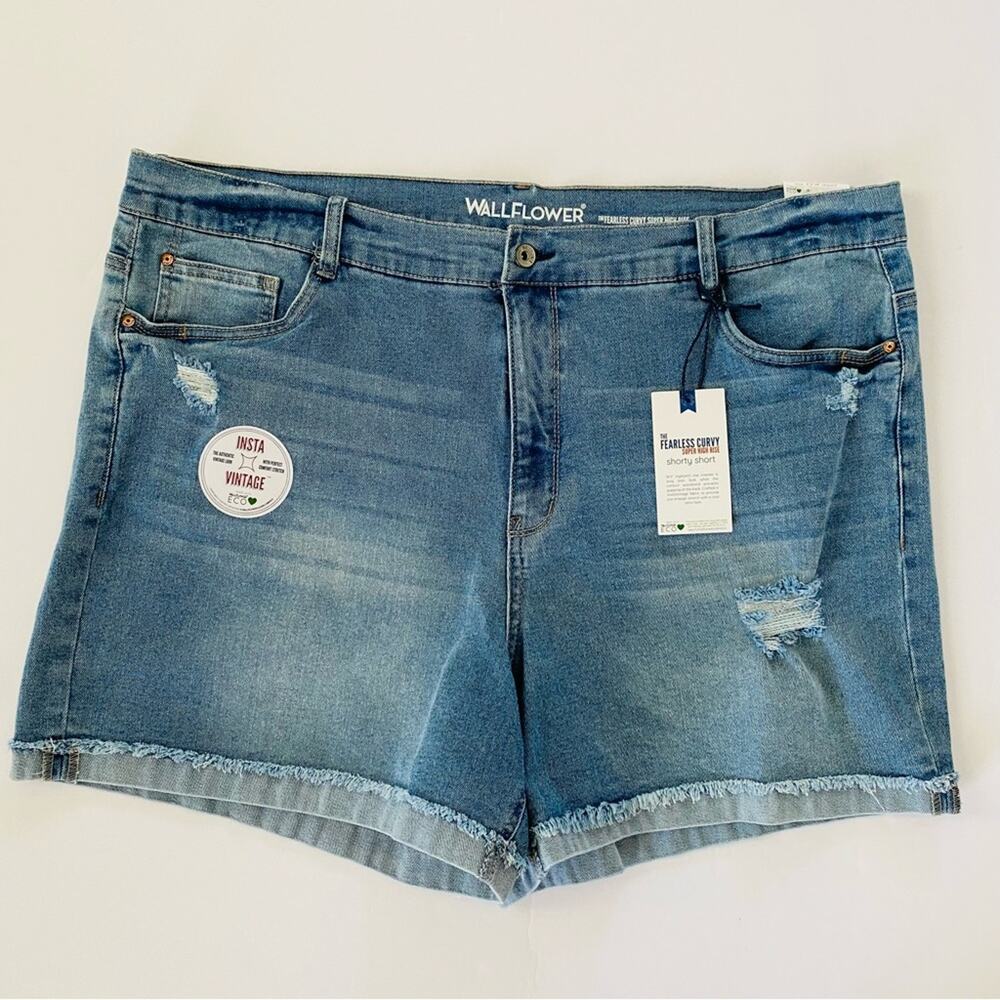 Wallflower | Fearless Curvy Super High Rise Distressed High Rise NWT 22W